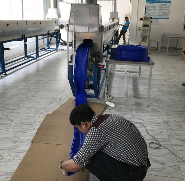 豪门国际成功研制史上最大规格特殊颜色卡扣绝缘护套管! 豪门国际成功研制史上最大规格特殊颜色卡扣绝缘护套管!