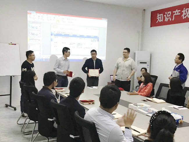 成为顾问式销售，豪门国际
在路上…