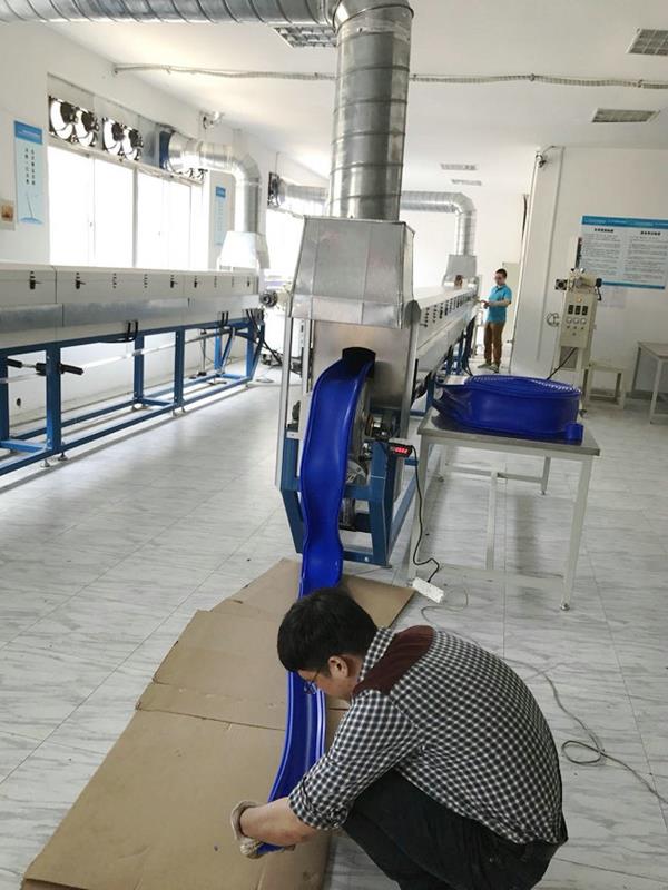 特殊蓝色卡扣式绝缘护套管是怎么生产出来的? 特殊蓝色卡扣式绝缘护套管是怎么生产出来的?